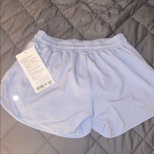 Lululemon Hotty Hot LR Short 4 inch Lined